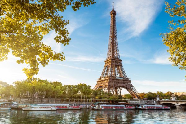 The main attractions of Paris: photos and videos