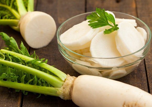 What is daikon and what is it eaten with: benefits and harms