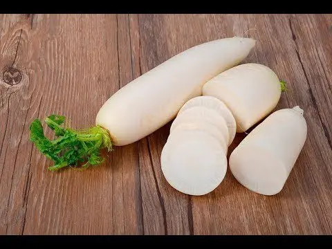 What is daikon and what is it eaten with: benefits and harms