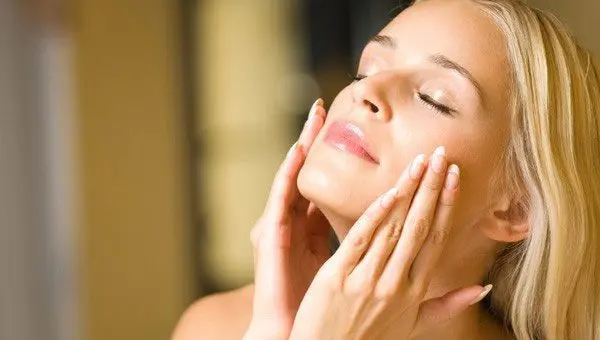 Why facial skin peels off: causes and treatment