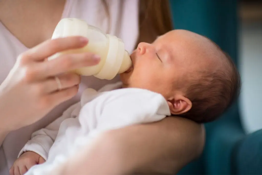 12 phrases bottle-feeding moms don&#8217;t want to hear