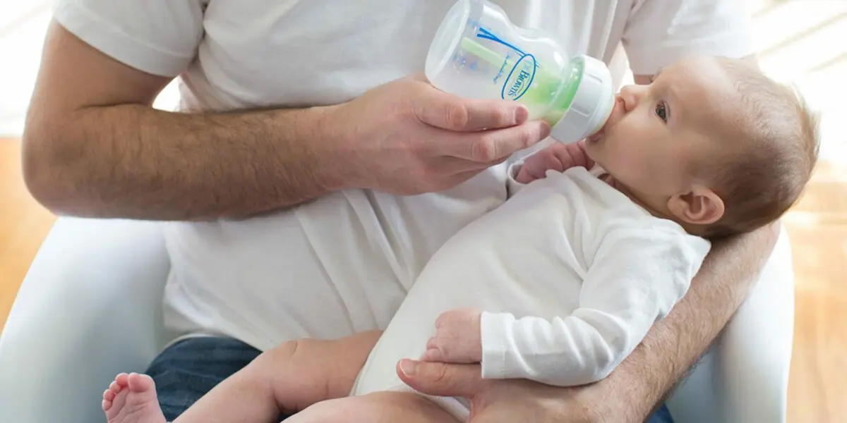 6 golden rules to properly bottle-feed your baby