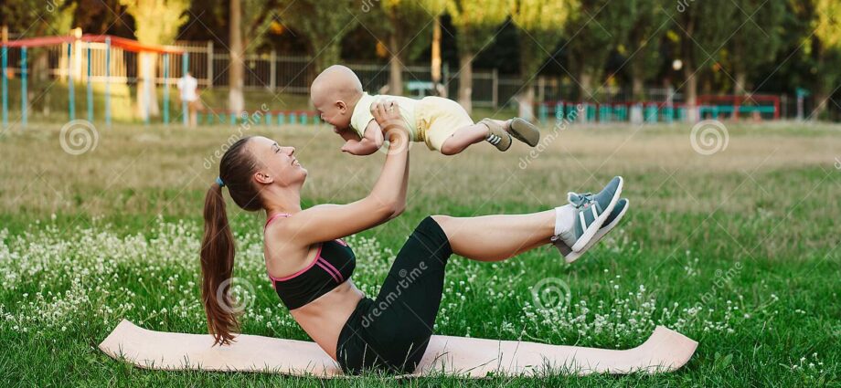 Entrenament abdominal per a mare jove
