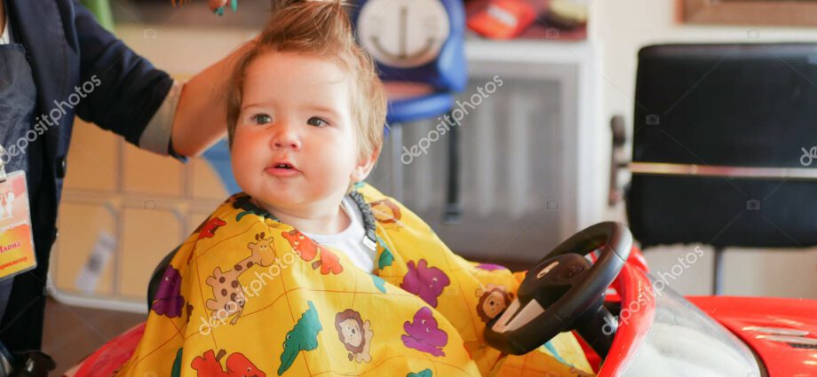 Baby at the hairdresser: how is it going?