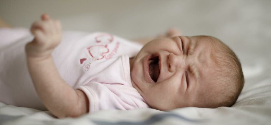 Baby cries in his sleep: how to apprehend him?