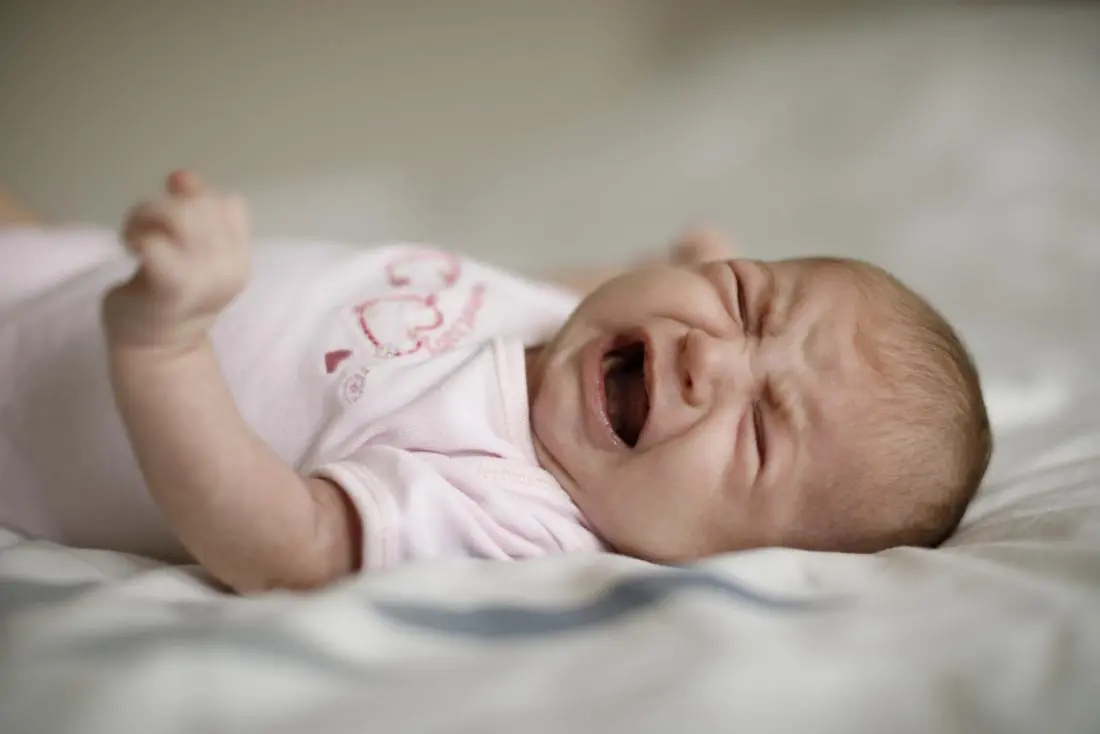 Baby cries in his sleep: how to apprehend him?