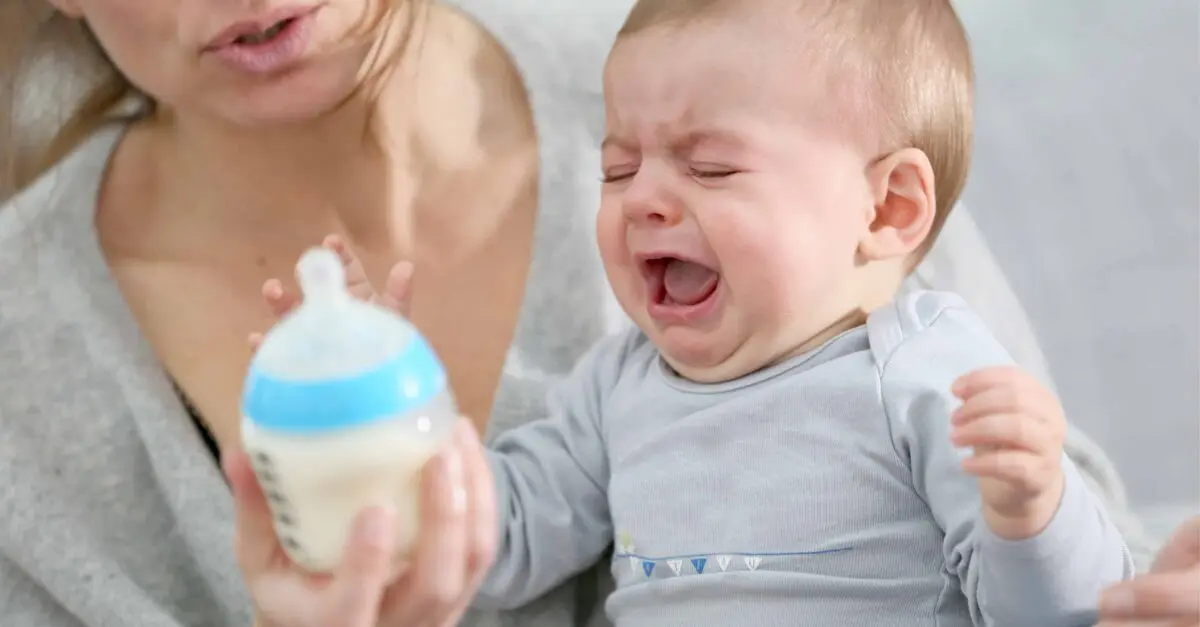 Baby refuses the bottle: why? what to do ? 