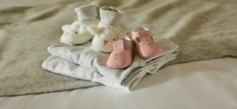 Pirmieji kūdikio batai: pirkite saugiai