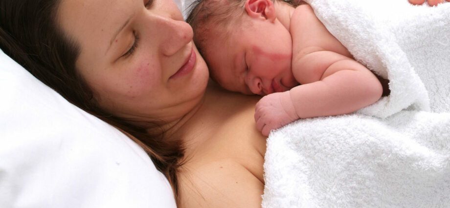 Nacemento: os beneficios da pel con pel