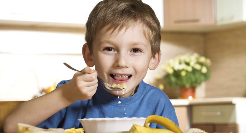 Hommikusöök – lapse toitmine hommikul