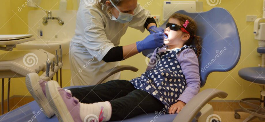 Child: the first visit to the dentist