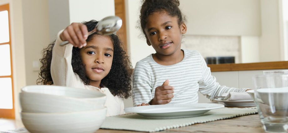 Children at the table: the 10 things that annoy us