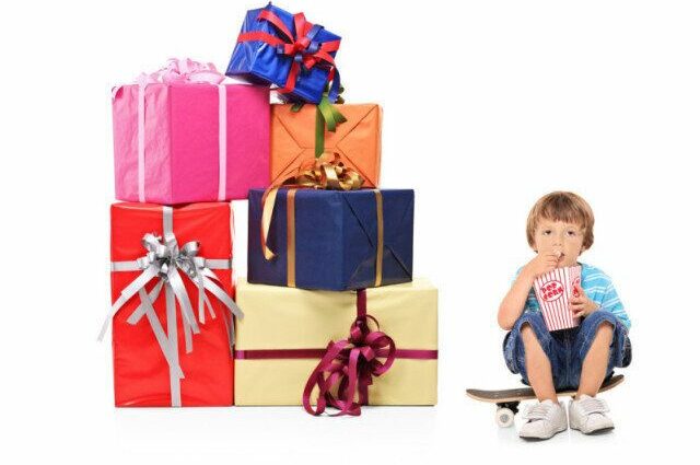 Božična darila: so naši otroci preveč razvajeni?