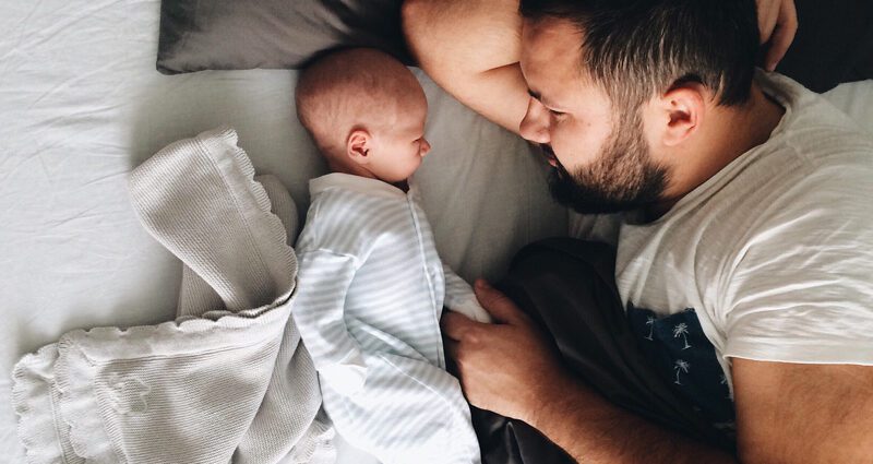 Tata i beba: odnos koji se gradi svaki dan