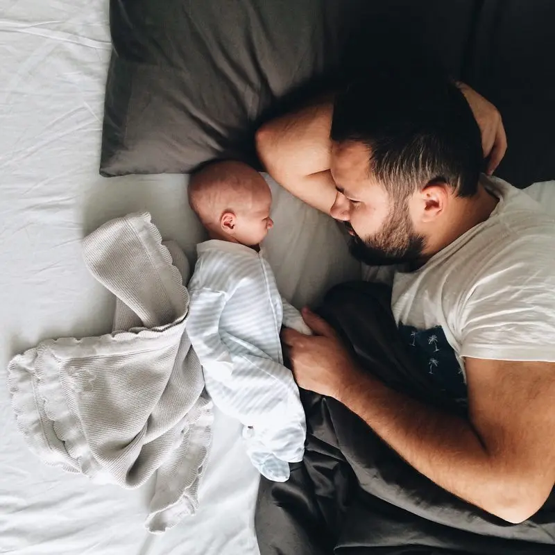 Dad and baby: a relationship that is built every day