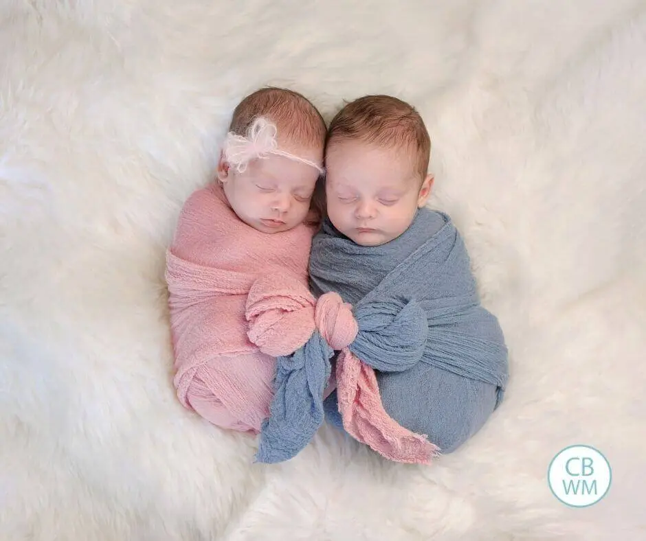 Equipping yourself when expecting twins: should you have everything in duplicate?