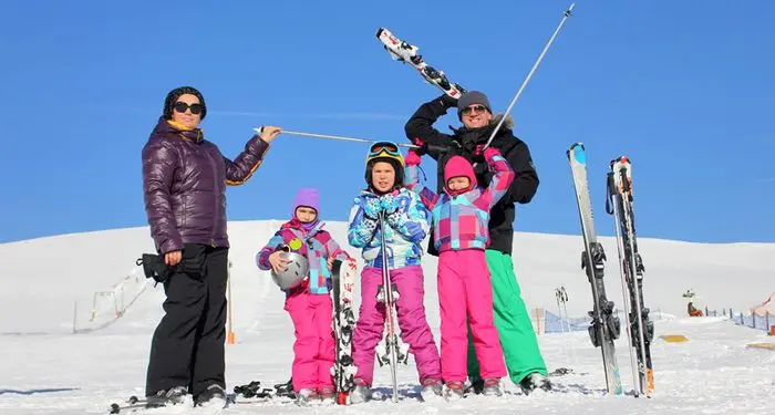 Family skiing: insurance for children and parents