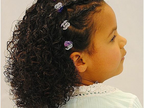 Rambut keriting: 15 gaya rambut untuk gadis kecil