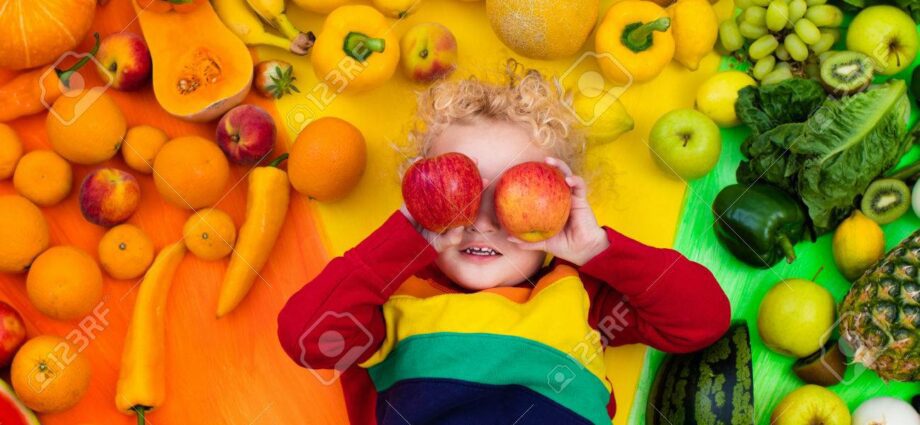 Fruits and vegetables: baby goes raw