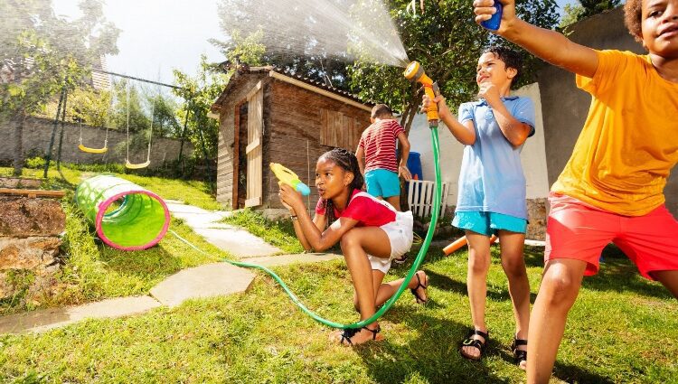 It&#8217;s summer, we play outside with the children! (slideshow)