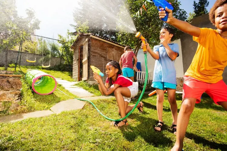 It&#8217;s summer, we play outside with the children! (slideshow)