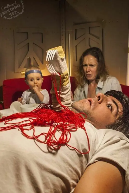 Photos: parents and their babies reenact cult movie scenes