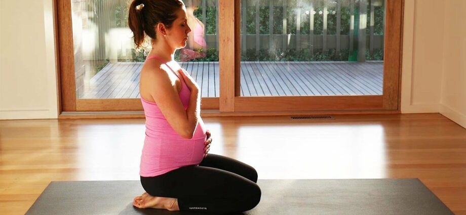 Yoga cho bà bầu: các bài học từ Adeline