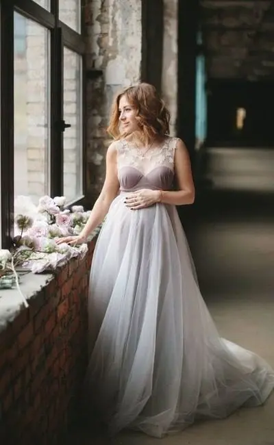 Pregnant: choosing the right wedding dress