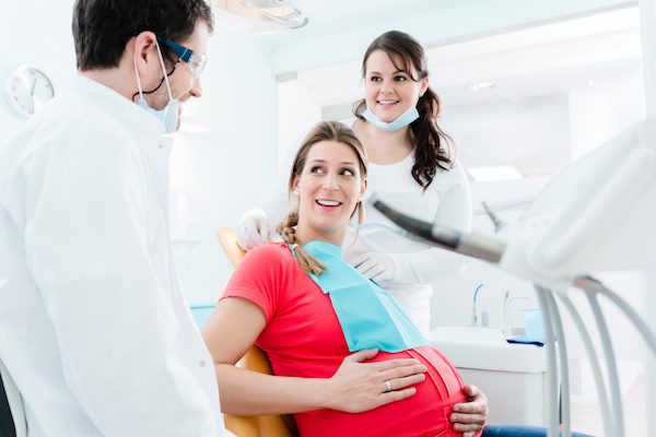 Pregnant, we take care of our teeth!