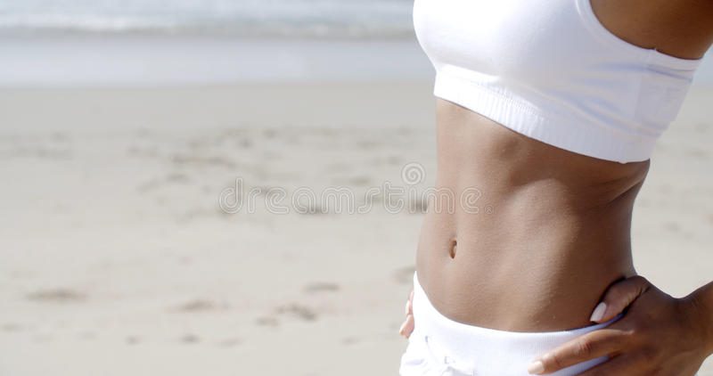 Form: en platt mage på stranden