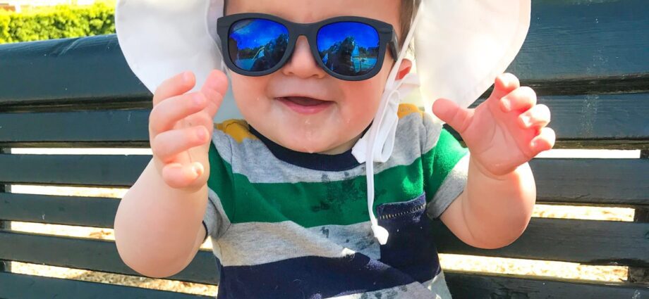 Sun protection: sunglasses for babies