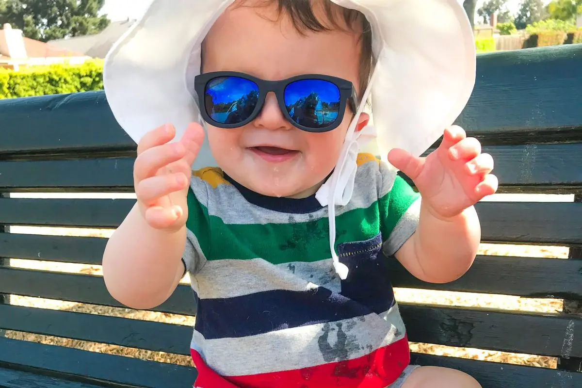 Sun protection: sunglasses for babies