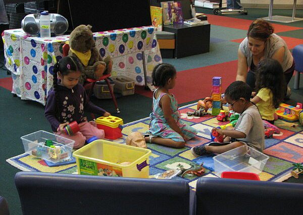 A játékkönyvtár: a gyerekek játéktere