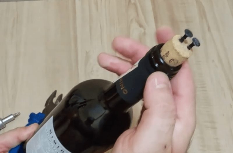 10 easy ways to open wine without a corkscrew