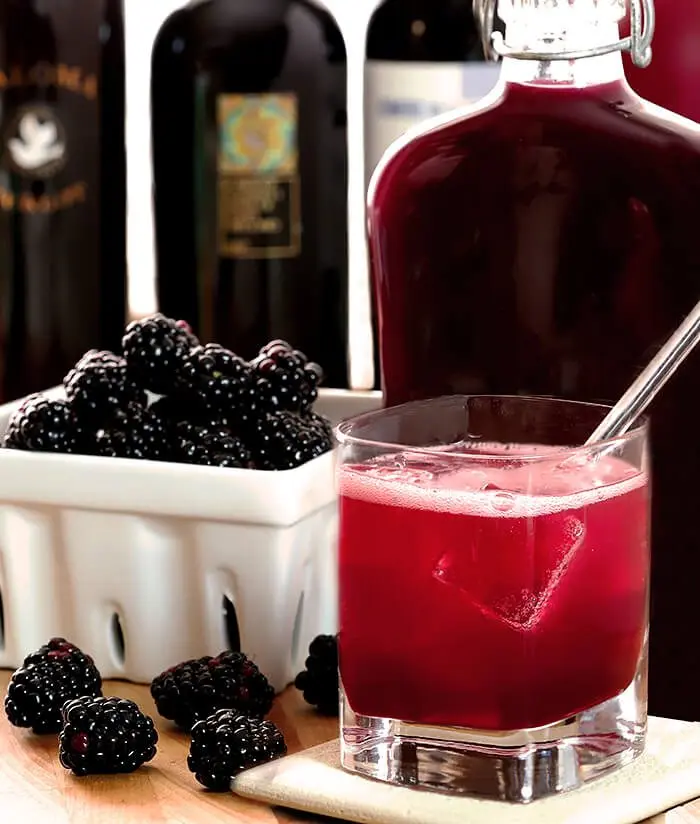 5 blackberry liqueur recipes. Dedicated to summer.