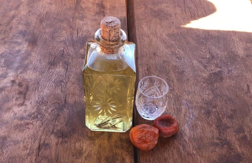 5 recipes for tinctures on dried apricots on moonshine, vodka and alcohol