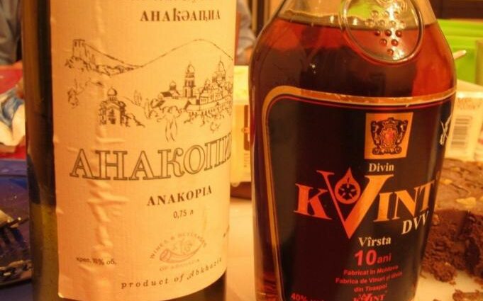 About Abkhazian wines: low-grade sour or not, how much it costs on average, how Abkhazians drink them and the 10 best in my opinion