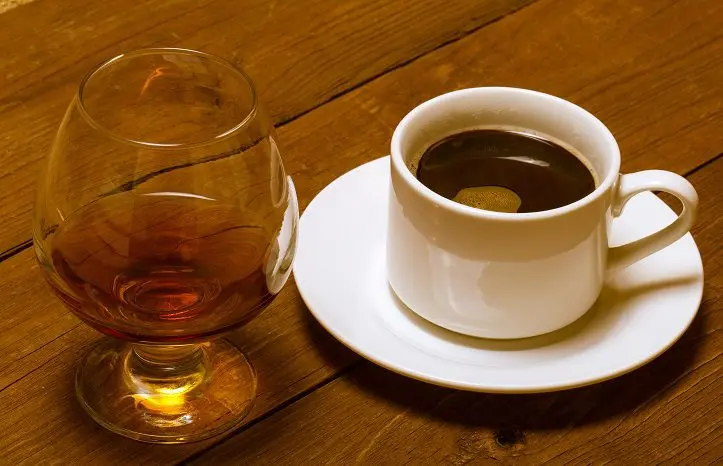 About the compatibility of alcohol with coffee