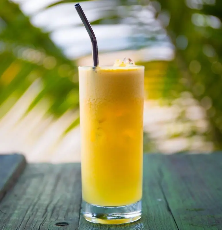 Acapulco dream &#8211; a cocktail with tequila, rum and whiskey