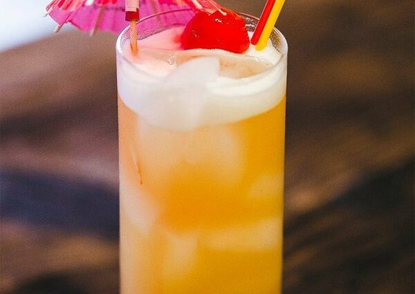 Acapulco dream &#8211; a cocktail with tequila, rum and whiskey