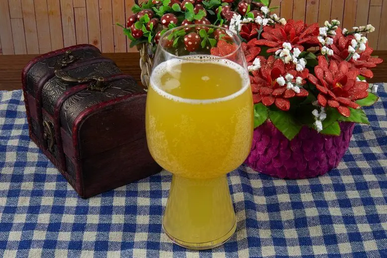 Alcoholic kvass from bread or crackers