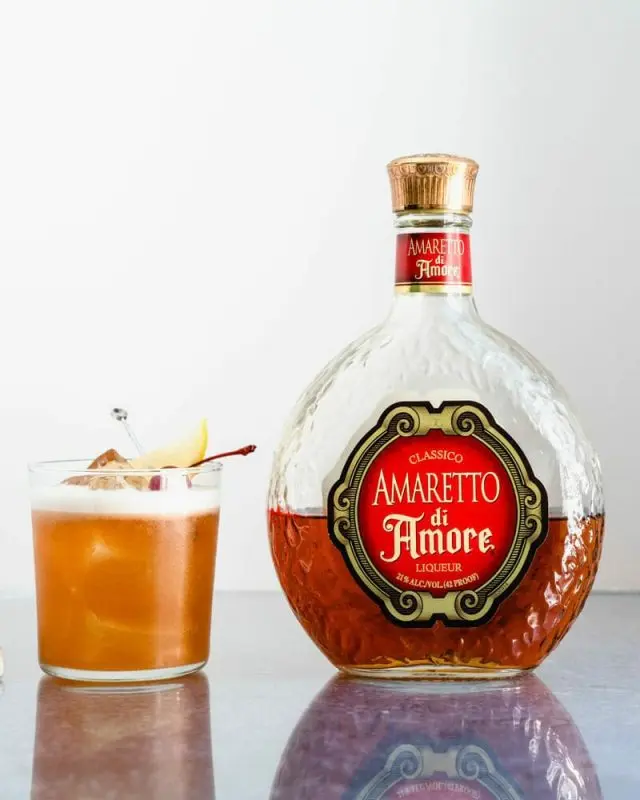 Amaretto: what you need to know how to drink, brands + 2 recipes at home