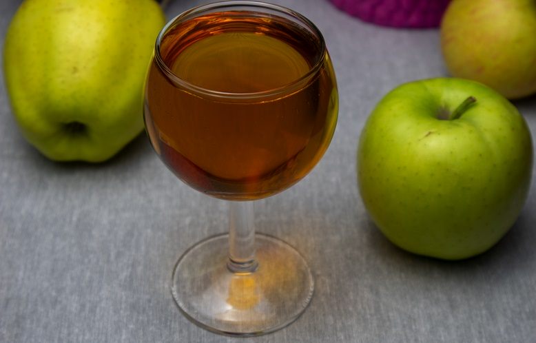 Apple cider at home (with and without gas)