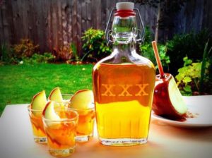 Apple tincture and liqueur: 9 recipes at home