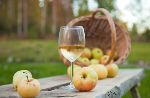 Apple wine: 8 recipes at home