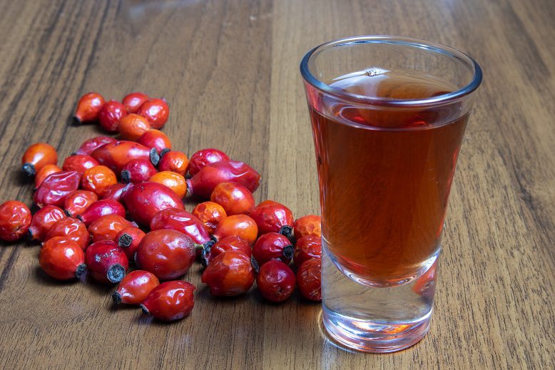 Aromatic rosehip liqueur