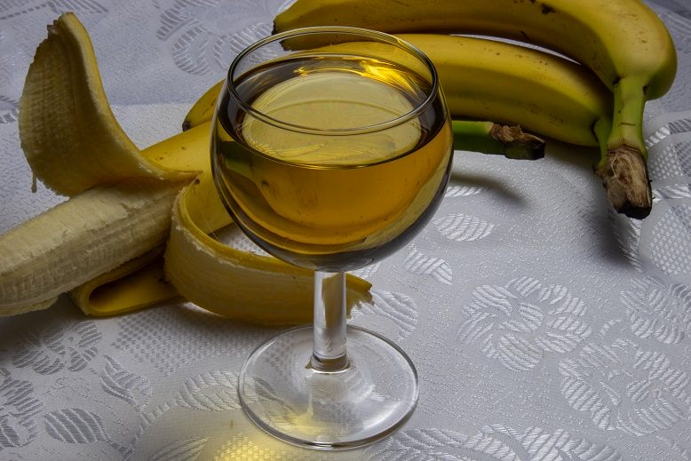 Banana wine at home &#8211; an exotic drink recipe