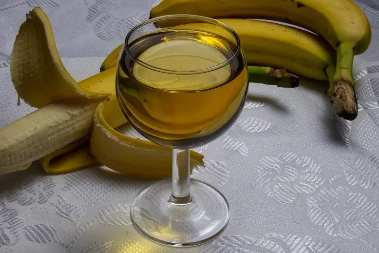 Banana wine at home &#8211; an exotic drink recipe