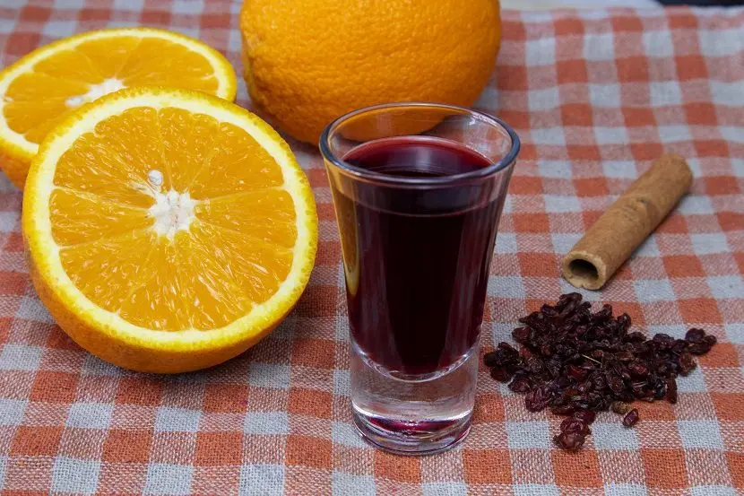 Barberry liqueur on vodka (alcohol, moonshine)