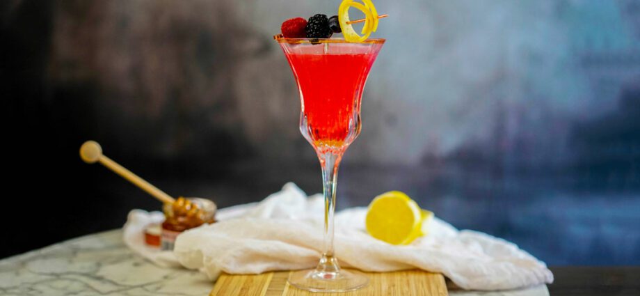 Berry Bee cocktail recipe